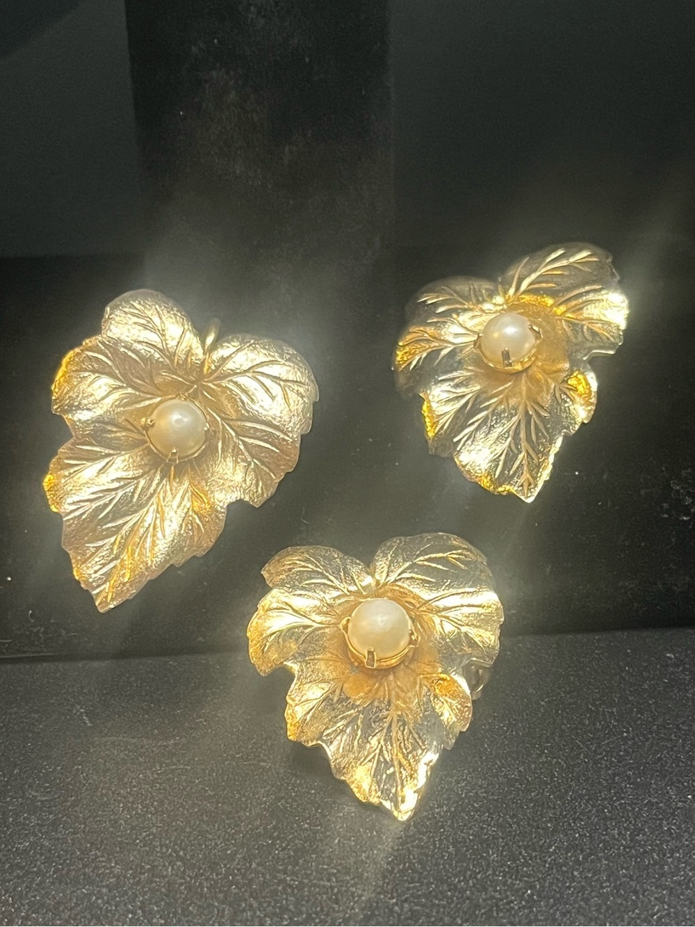 Vintage Sarah Coventry Gold Tone Leaf Brooch & Clip On Earrings Demi Parure
